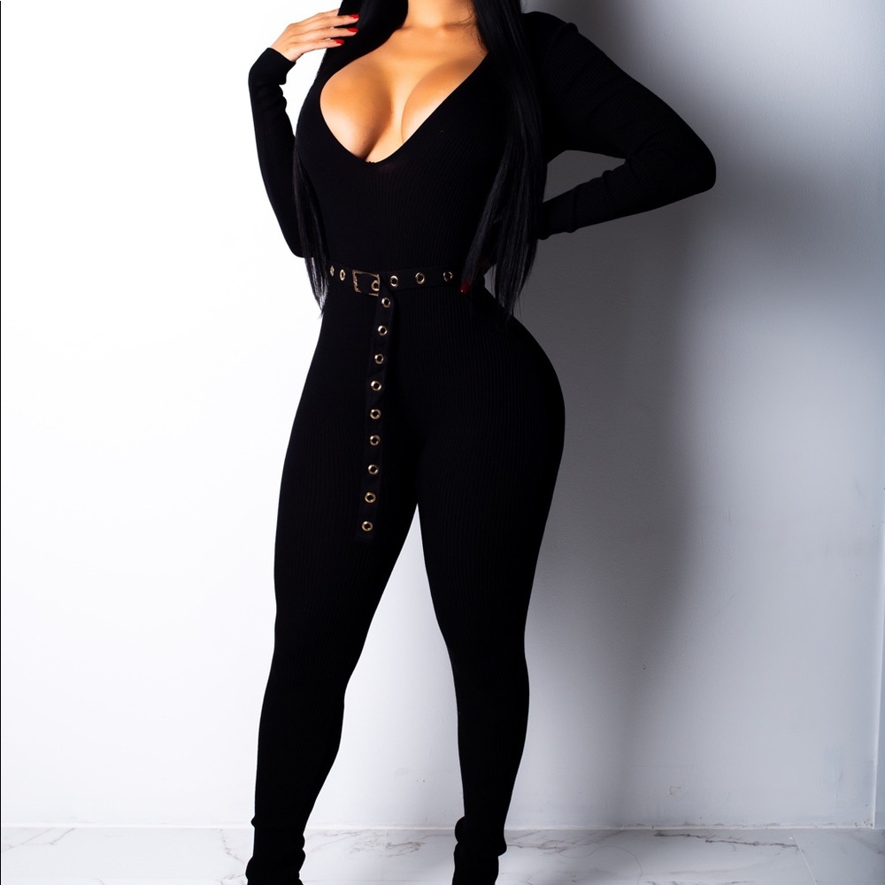 Fashion Nova Jumpsuit in Black Ribbed 🌹